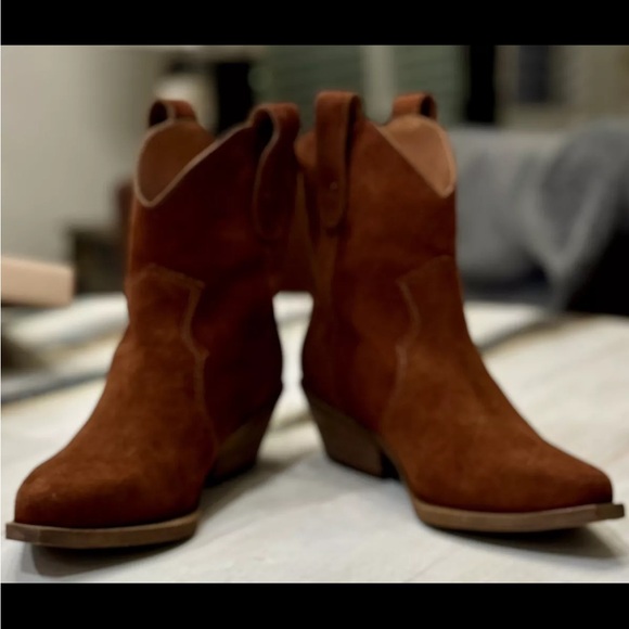Steve Madden Shoes - Stylish Steve Madden brown suede, leather cowgirl, boots, 🥾 Suede Boots